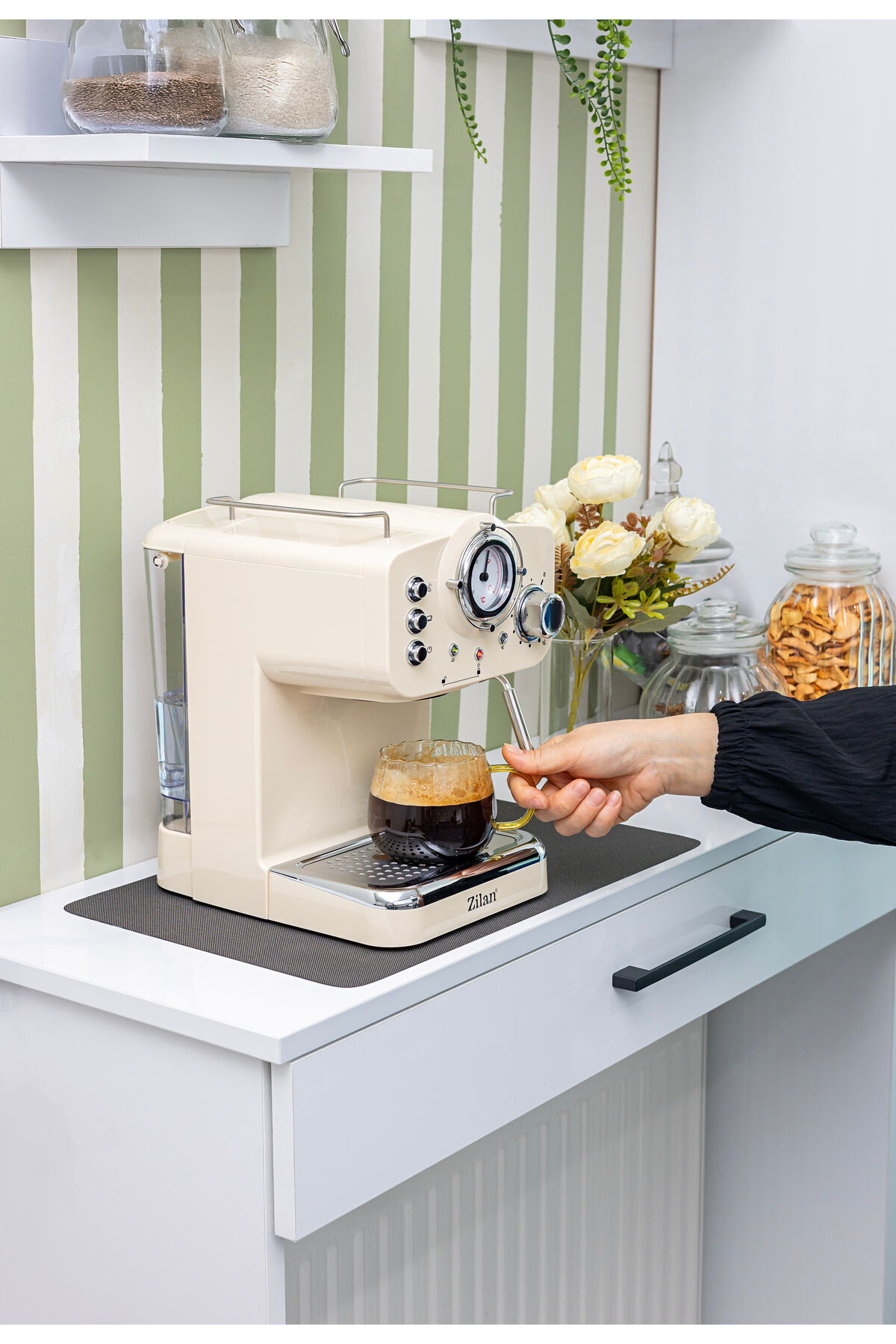 ZLN2992 Espresso Kahve Makinesi Espresso-Cappiccino-Latte | 15 Bar Süt Köpürtücü | 1100W Retro Bej